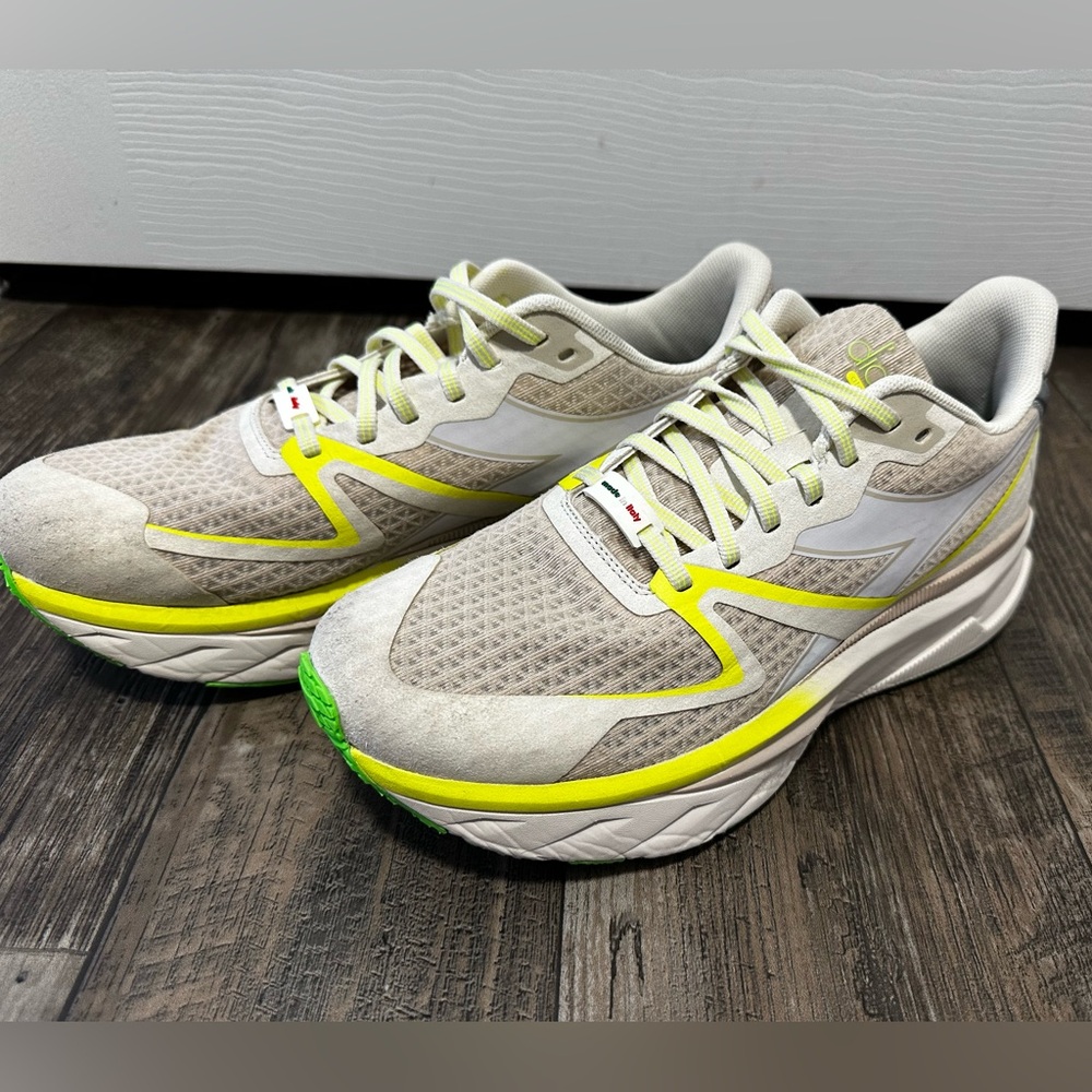 Diadora Atomo V7000